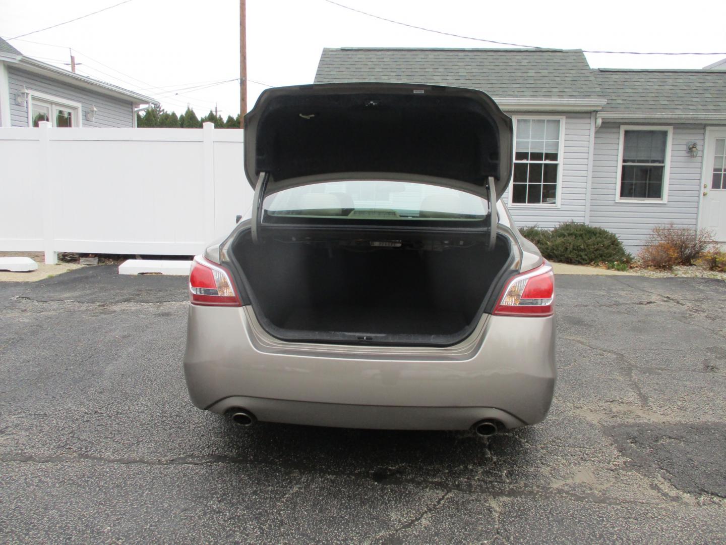 2013 GOLD Nissan Altima 2.5 S (1N4AL3AP8DN) with an 2.5L L4 DOHC 16V engine, AUTOMATIC transmission, located at 540a Delsea Drive, Sewell, NJ, 08080, (856) 589-6888, 39.752560, -75.111206 - Photo#31